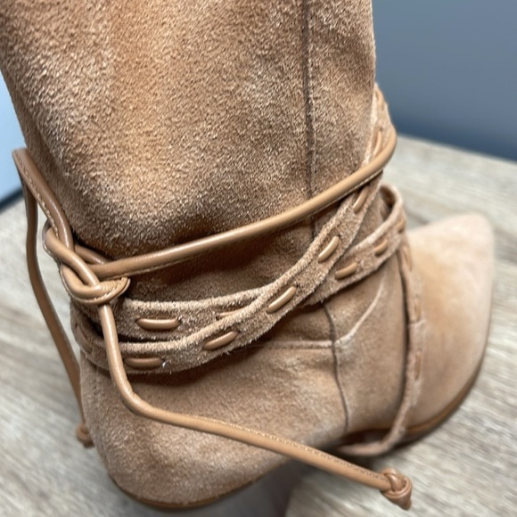 Schultz NWT Portia Honey Peach Suede Western Boots Wrapped Belt Pointed Toe 5.5 - Picture 7 of 12